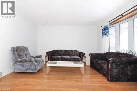 10 Balfour Crescent Kitchener ON N2C 1Z5