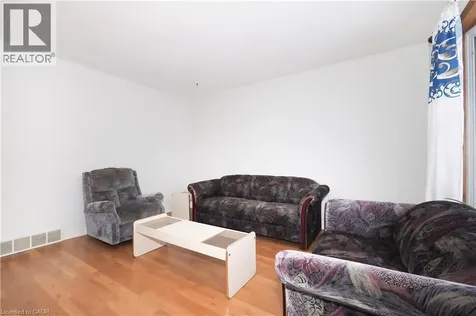10 Balfour Crescent Kitchener ON N2C 1Z5