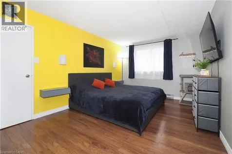 6 Walton Avenue Kitchener ON N2C 2B5