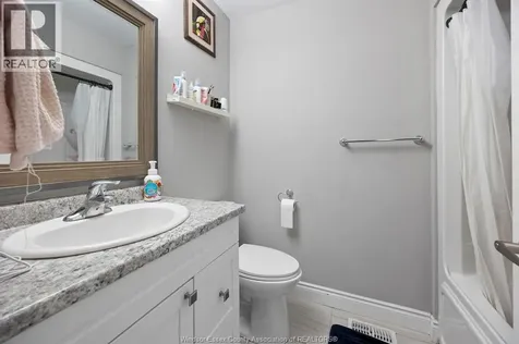 1280 Eastlawn Windsor ON N8S 3J1