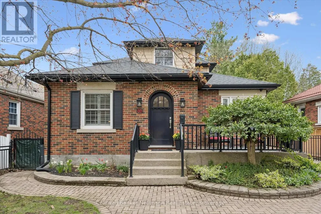 37 Parkholm Avenue Guelph (st. George's) ON N1E 2S4
