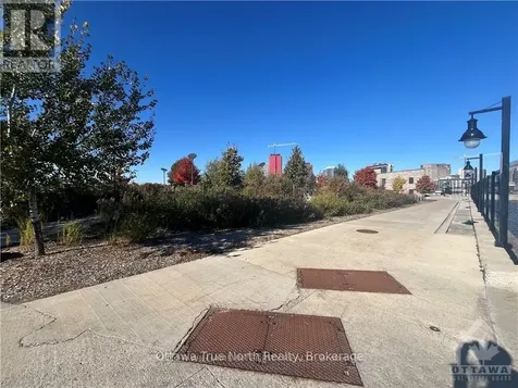 320 Miwate Private Ottawa ON K1R 6K8