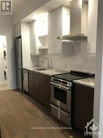 320 Miwate Private Ottawa ON K1R 6K8