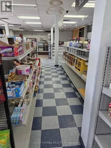 2 Quaker Village Drive Uxbridge ON L9P 1A1