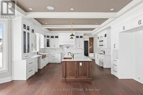 432 Ashbee Court Ottawa ON K4M 0A8