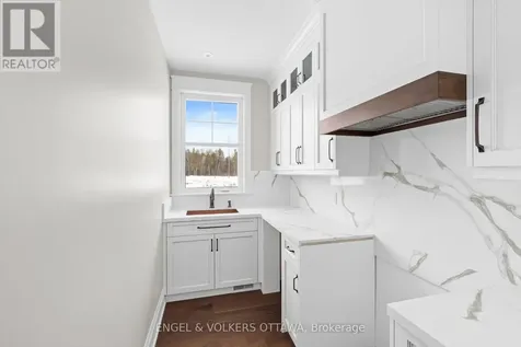 432 Ashbee Court Ottawa ON K4M 0A8