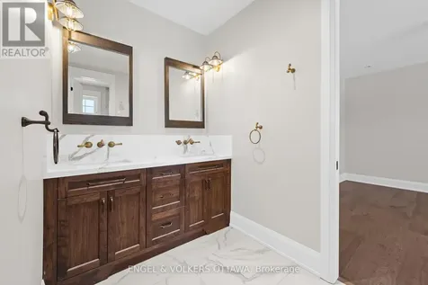 432 Ashbee Court Ottawa ON K4M 0A8