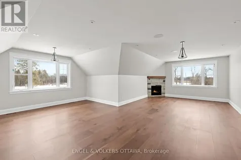 432 Ashbee Court Ottawa ON K4M 0A8
