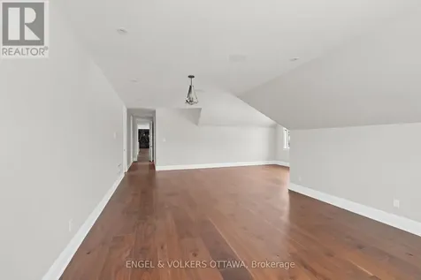 432 Ashbee Court Ottawa ON K4M 0A8