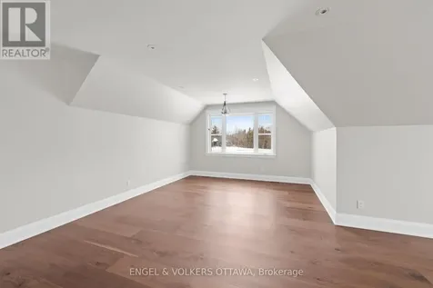 432 Ashbee Court Ottawa ON K4M 0A8