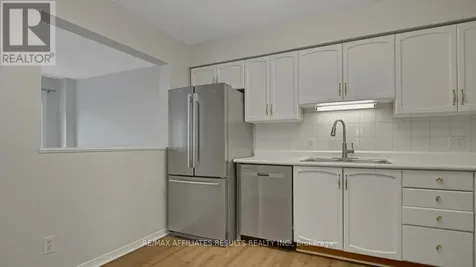 13 Springcreek Crescent Ottawa ON K2M 2K7