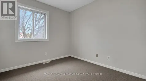 13 Springcreek Crescent Ottawa ON K2M 2K7