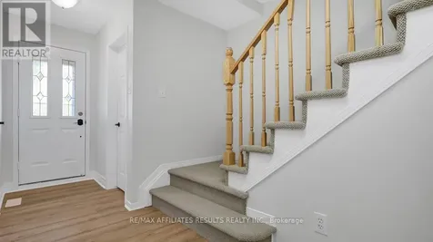 13 Springcreek Crescent Ottawa ON K2M 2K7
