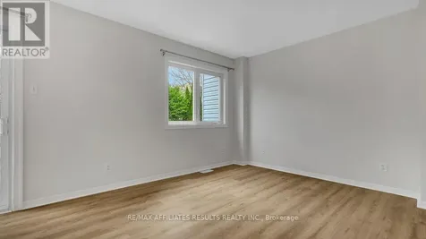 13 Springcreek Crescent Ottawa ON K2M 2K7