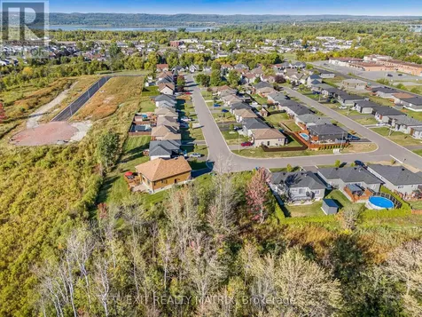 740 Roxane Crescent Hawkesbury ON K6A 3W9