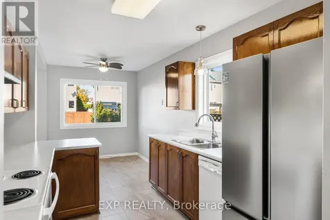 32 Peacock Crescent Ottawa ON K2J 3P6