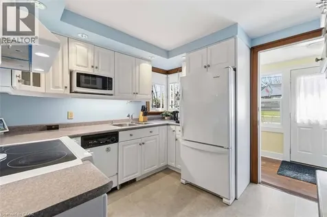 70 Riverside Drive Welland ON L3C 5E2