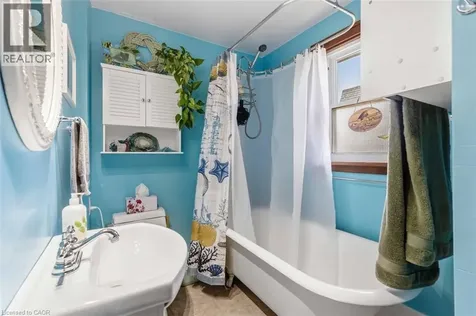 70 Riverside Drive Welland ON L3C 5E2
