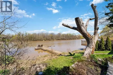 70 Riverside Drive Welland ON L3C 5E2