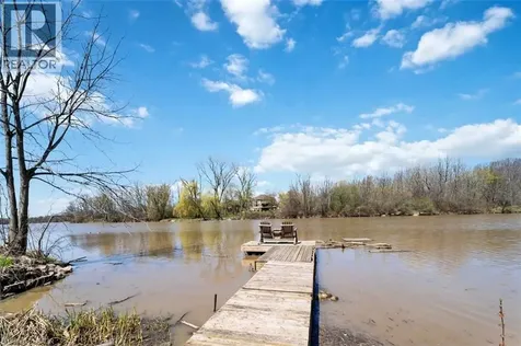70 Riverside Drive Welland ON L3C 5E2