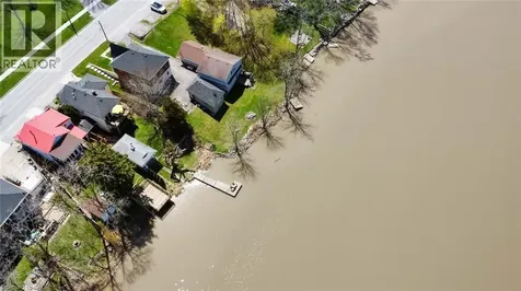70 Riverside Drive Welland ON L3C 5E2