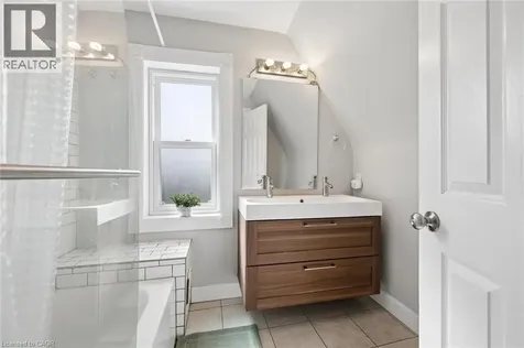 367 Victoria Street South Kitchener ON N2M 3A4