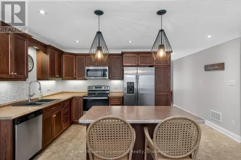 3 Chamberlain Crescent Penetanguishene ON L9M 0A5