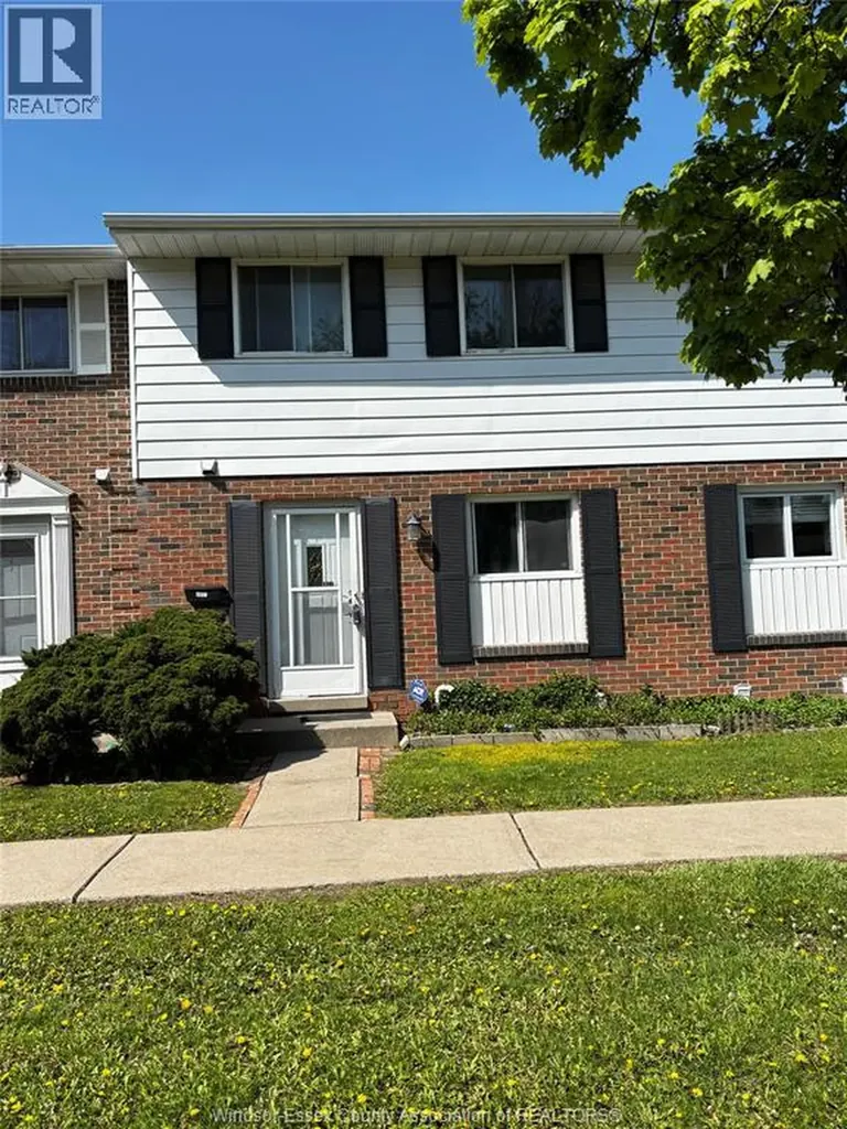 3057 Meadowbrook Lane Windsor ON N8T 3C5