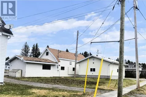 10494 & 10496 Highway 17 West Nipissing ON P0M 2M0
