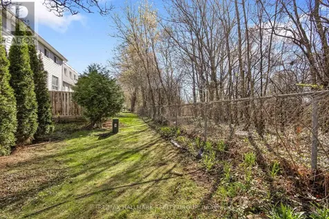 338 Stone Quarry Private Ottawa ON K1K 3Y2