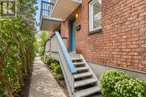 1204 Shillington Avenue Ottawa ON K1Z 7Z4