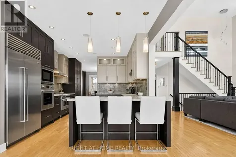 105 Ravenview Way Ottawa ON K2W 0E2