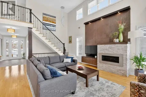 105 Ravenview Way Ottawa ON K2W 0E2