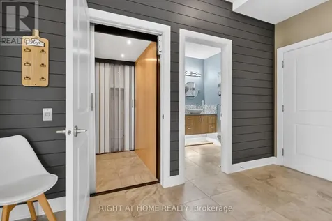 105 Ravenview Way Ottawa ON K2W 0E2