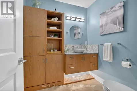 105 Ravenview Way Ottawa ON K2W 0E2