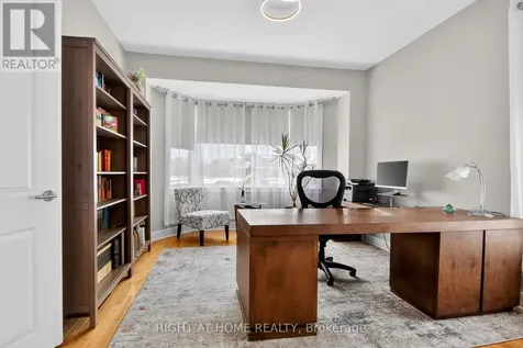 105 Ravenview Way Ottawa ON K2W 0E2