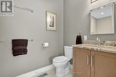 105 Ravenview Way Ottawa ON K2W 0E2