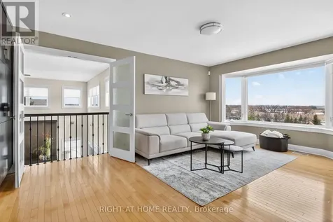 105 Ravenview Way Ottawa ON K2W 0E2