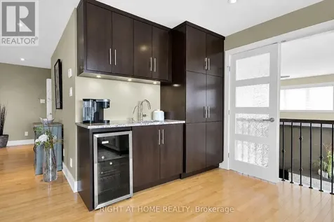 105 Ravenview Way Ottawa ON K2W 0E2