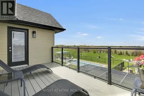 105 Ravenview Way Ottawa ON K2W 0E2