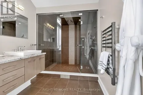 105 Ravenview Way Ottawa ON K2W 0E2