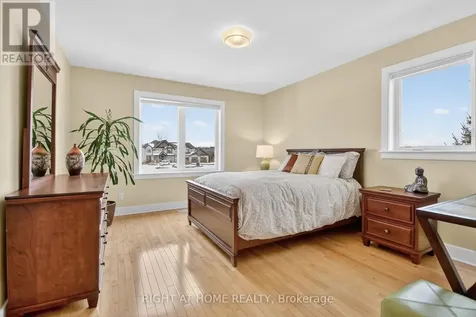 105 Ravenview Way Ottawa ON K2W 0E2