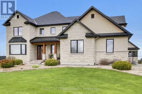 105 Ravenview Way Ottawa ON K2W 0E2