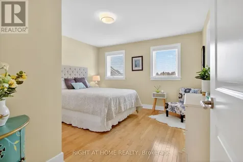 105 Ravenview Way Ottawa ON K2W 0E2