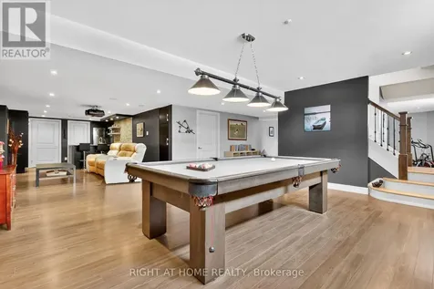 105 Ravenview Way Ottawa ON K2W 0E2