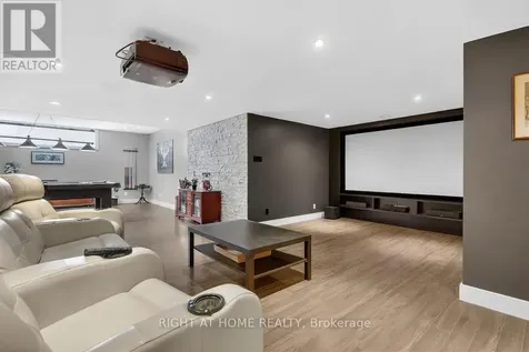 105 Ravenview Way Ottawa ON K2W 0E2
