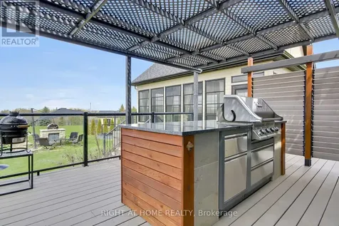 105 Ravenview Way Ottawa ON K2W 0E2