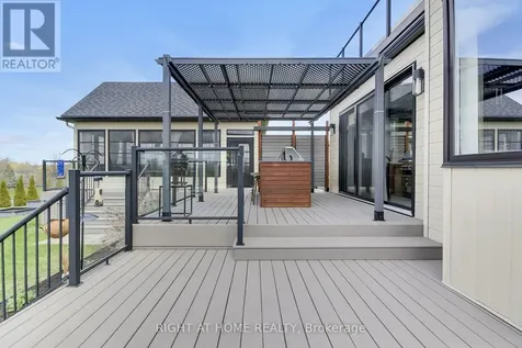 105 Ravenview Way Ottawa ON K2W 0E2
