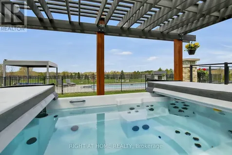 105 Ravenview Way Ottawa ON K2W 0E2