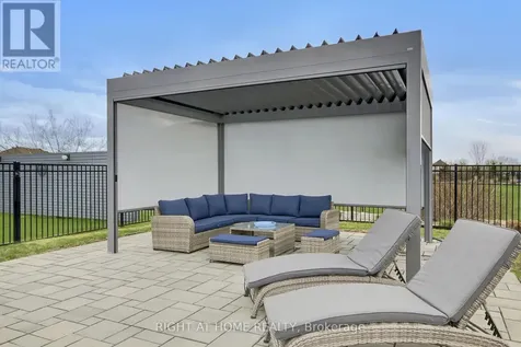 105 Ravenview Way Ottawa ON K2W 0E2